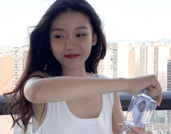 mm131周妍希：她的魅力与才华如何在网络时代脱颖而出，成为众多粉丝心中的女神？
