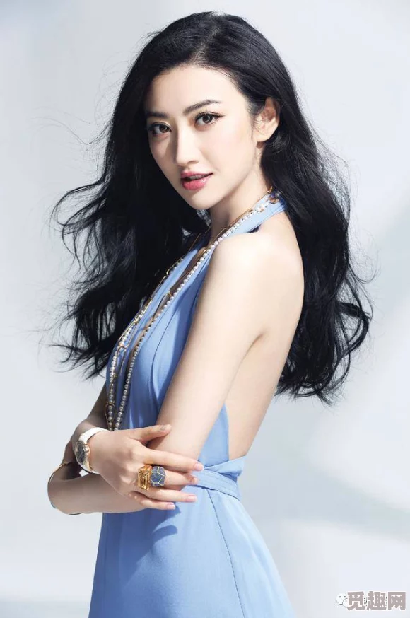 多娜泰拉达米尼娅满天星：她与神秘富商的绯闻传言引发热议