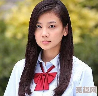 精东苏小小一起的女演员是谁演的？震惊！她竟然是去年最热门的当红小花！