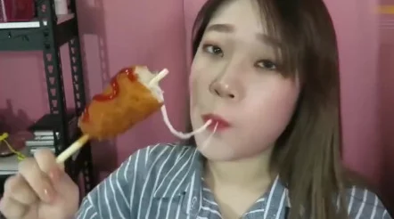 大肉棒一进一出免费视频，震撼来袭！网友们热议这令人欲罢不能的精彩瞬间，快来围观吧！