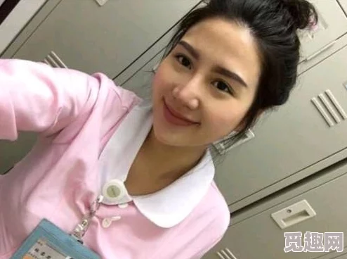 美女老师脱衣服 网友推荐这部作品不仅展现了美丽的外表更深入探讨了教育与人性的复杂关系值得一看