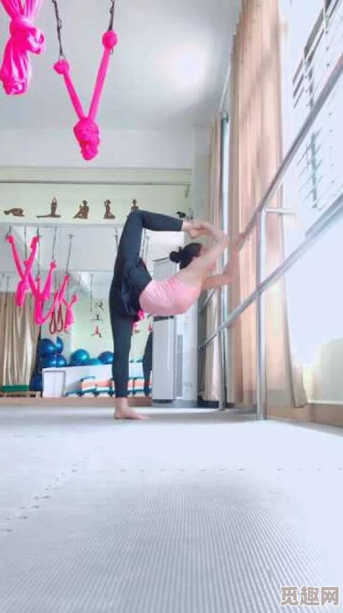 调教室h打开腿走绳调教，激发潜能挑战自我极限，培养毅力与耐心