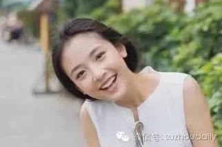 卷毛直播妹颜值高气质佳，声音甜美让人着迷