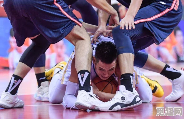 《迈开腿让我看看你的草莓图片》10月13日CBA季前赛天津vs新疆团结拼搏展现青春力量 《迈开腿让我看看你的草莓图片》10月13日CBA季前赛天津vs新疆团结拼搏展现青春力量