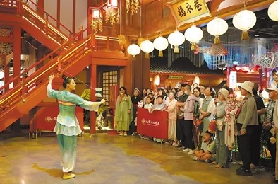 2025年热门美食打卡地:未来科技融合古典韵味"中华一番客栈"新体验 2025年热门美食打卡地:未来科技融合古典韵味"中华一番客栈"新体验